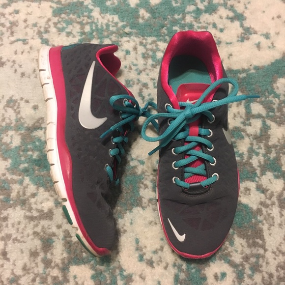 Nike Shoes - Nike Free